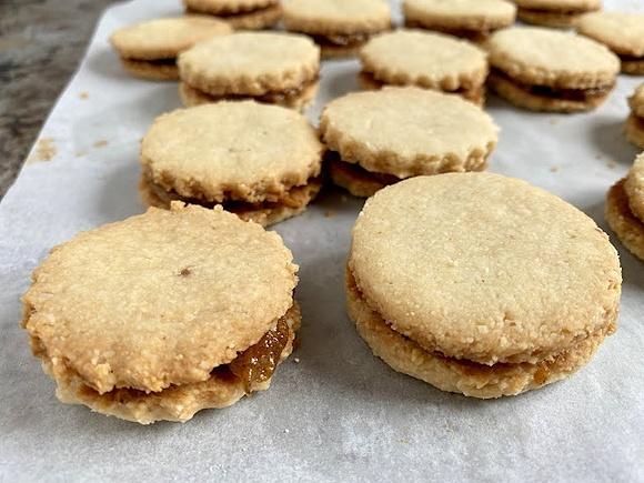 Wegańskie markizy alfajores z kremem morelowym