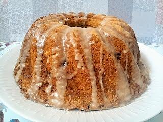 Babka drożdżowa z wiśniami, kokosem i rodzynkami