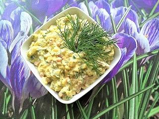 Pasta cukiniowa z kiełbasą i jajkami do chleba