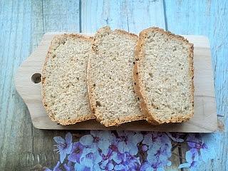 Chlebek orkiszowo-jęczmienny na serwatce