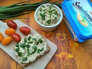 Pasta z pieczonej makreli z ogórkiem i koperkiem