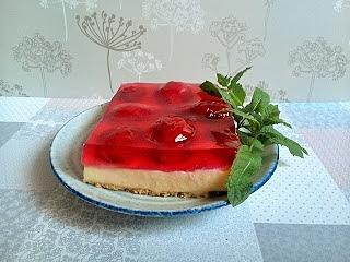 Sernik na zimno z truskawkami