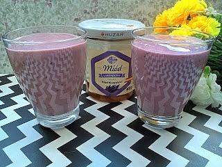 Koktajl mleczny z malinami i bananem
