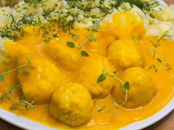 Pulpety drobiowe z sosem dyniowym i dynią hokkaido