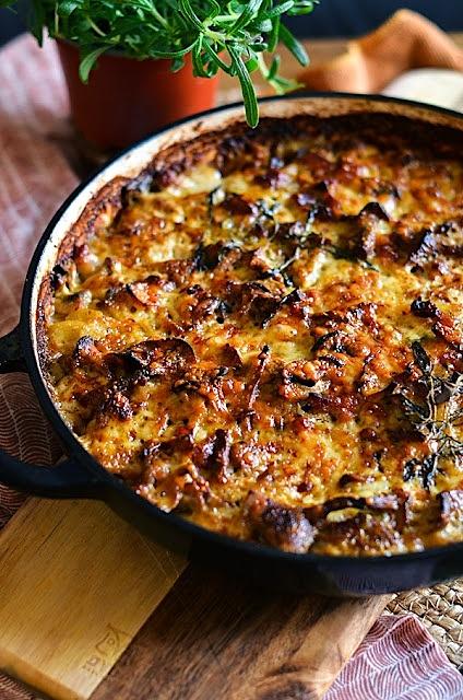Ziemniaczane gratin z kurkami i boczkiem