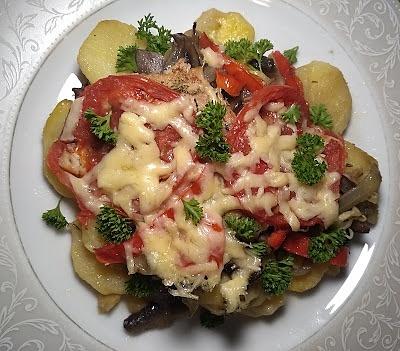 Schab pani Marysi z warzywami, zapiekany kotlet schabowy