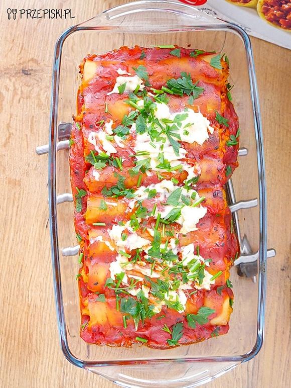 Cannelloni z mięsem mielonym i sosem pomidorowym