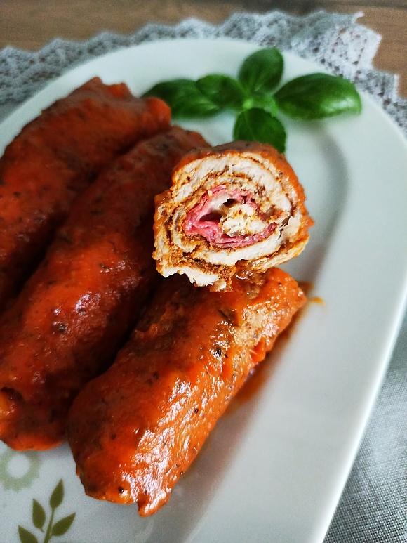 Roladki schabowe z salami i mozzarellą