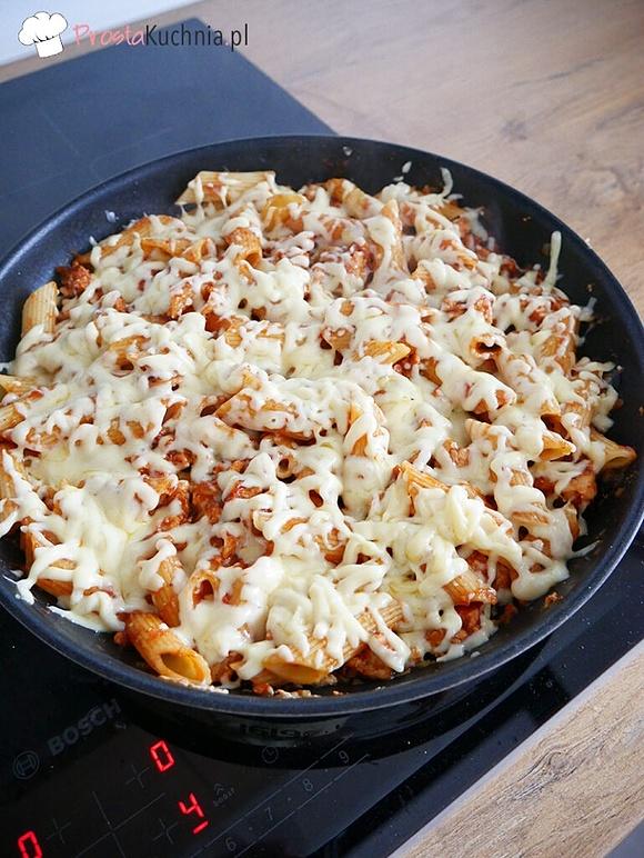 Zapiekanka obiadowa z patelni z makaronem