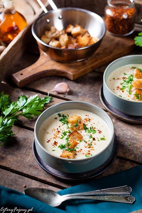 Česnečka - zupa czosnkowa na przeziębienie i kaca