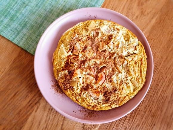 Omlet z jabłuszkiem i cynamonem – szybka i smaczna propozycja na śniadanie
