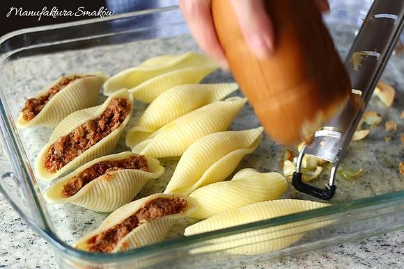 Faszerowane muszle w sosie z pesto