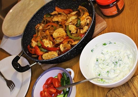 Chicken fajitas idealne danie na rodzinny obiad i przyjęcie