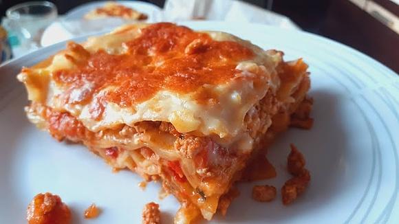Lasagne - włoski zapiekany makaron z mięsem i serem