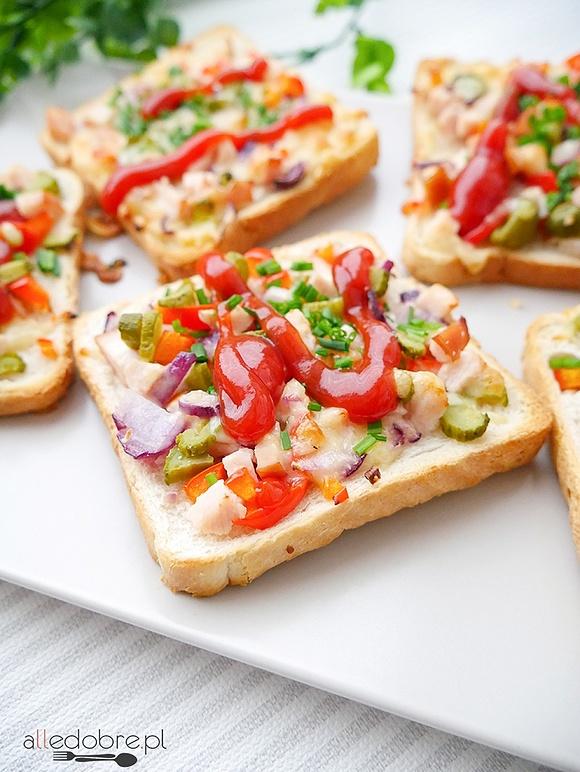Zapiekanki na chlebie tostowym