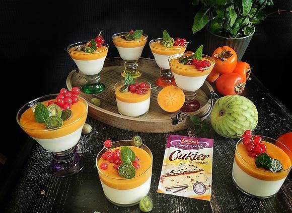 Panna cotta z nutą waniliową i musem egzotycznych owoców