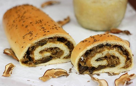 Kulebiak z kapustą i grzybami
