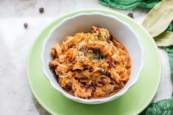 Bigos z kapusty pekińskiej