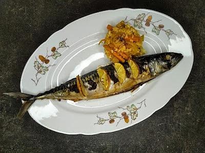Pieczona makrela z koperkiem i czosnkiem