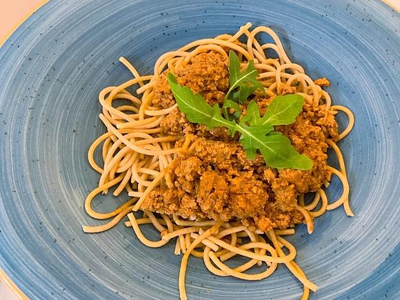 Spaghetti z sosem bbq i mięsem mielonym