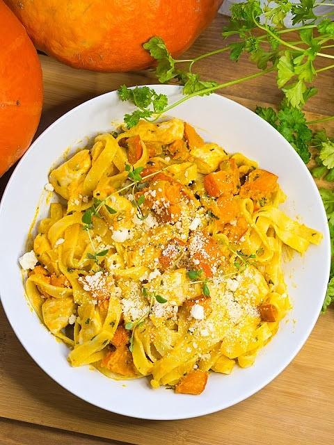 Tagliatelle z pieczoną dynią i kurczakiem