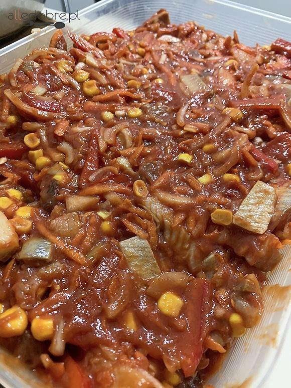 Śledzie salsa - przepis na smaczną przekąskę i danie wigilijne