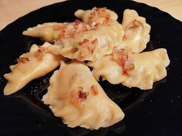 Pierogi z semoliny z kapustą i grzybami