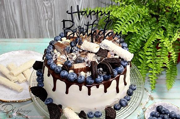 Tort urodzinowy Drip Cake z borówkami dla męża