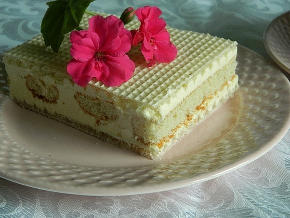 Wafel z masą śmietanową i biszkoptami