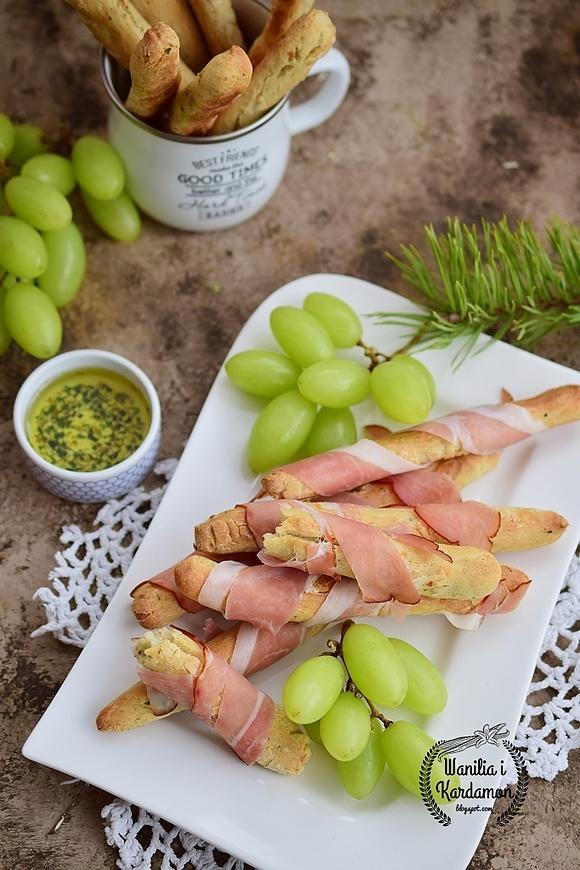 Grissini z ziołami i szynką parmeńską