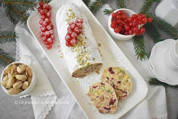 Salami z białej czekolady z pistacjami i żurawiną