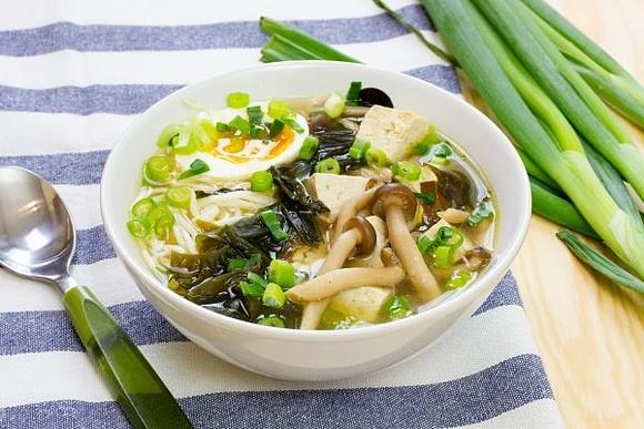 Zupa miso z tofu