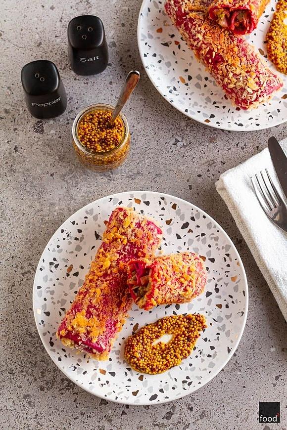 Krokiety buraczane w panko z boczniakami kapustą pekińską i serem cheddar