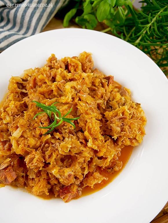 Bigos z kapusty kiszonej i włoskiej – prosty przepis