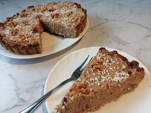 Tarta z kremem kawowym z kaszy jaglanej i orzechami