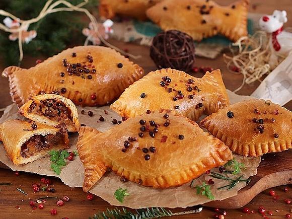 Pieczone pierożki ze śledziem