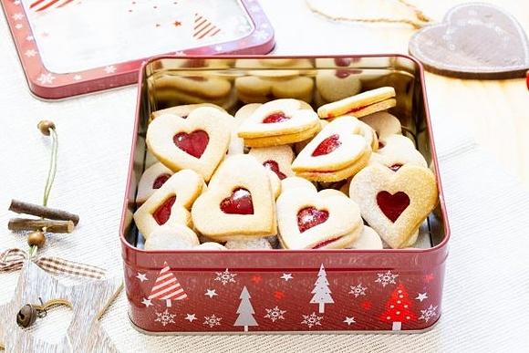 Ciasteczka linzer z dżemem malinowym
