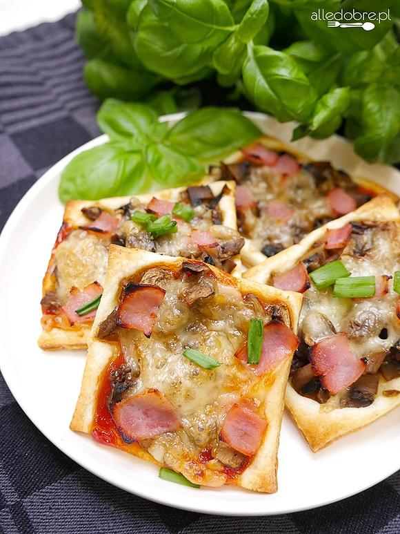 Mini zapiekanki - szybka przekąska z ciasta francuskiego