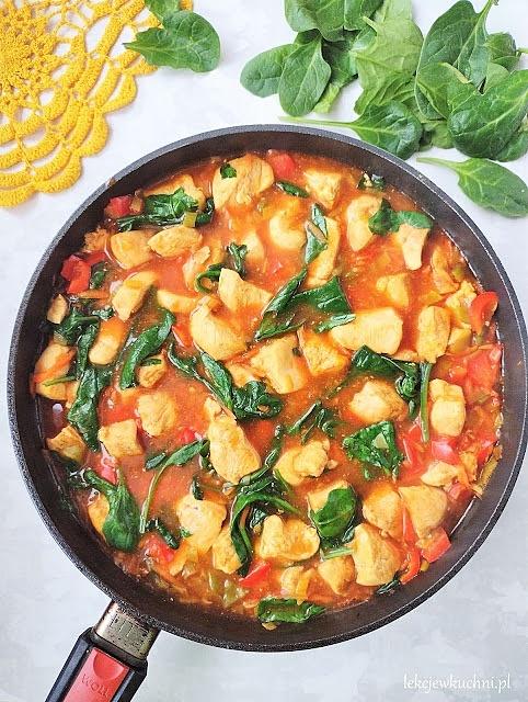 Kurczak w sosie curry z warzywami