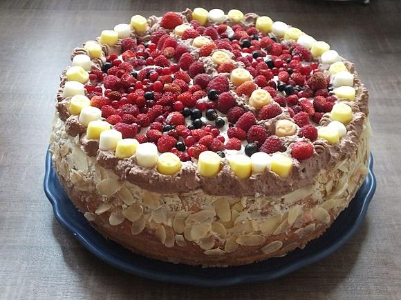 Tort żelkowo-owocowy z musem z mango