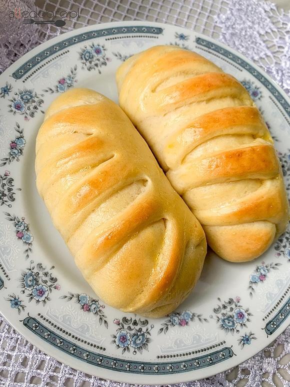 Drożdżowe bułeczki z serem