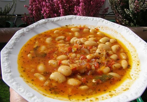 Fasola z warzywami w pomidorach w szybkowarze