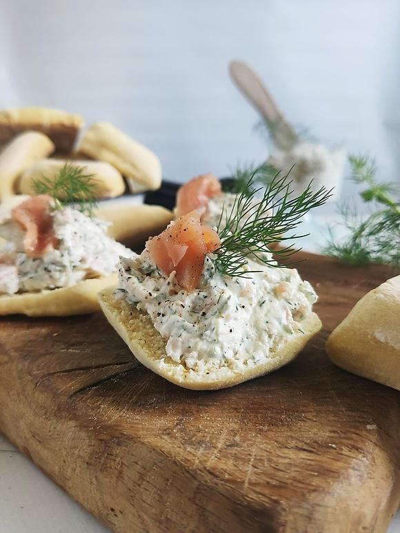 Proziaki z serkiem łososiowo koperkowym
