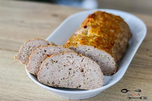 Pieczeń rzymska - przepis na soczystą i aromatyczną pieczeń z mięsa mielonego