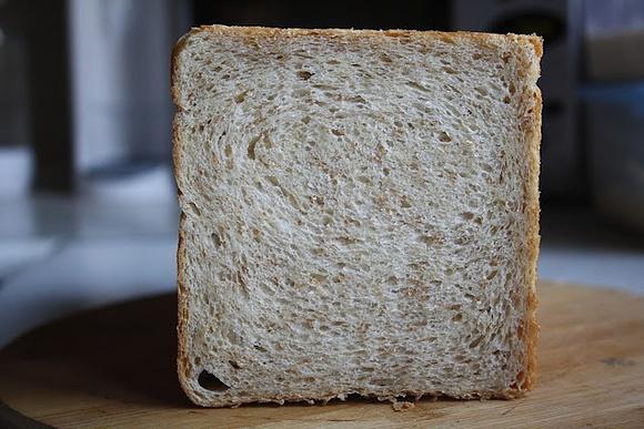 Chleb tostowy graham na zakwasie i drożdżach metoda Yudane