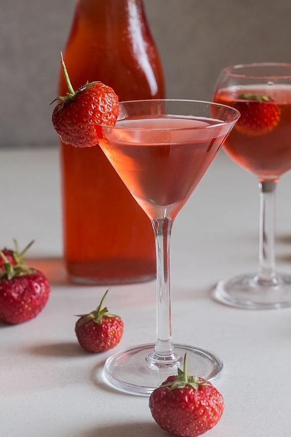 Likier Truskawkowy - prosty sposób na smakowity alkohol domowy