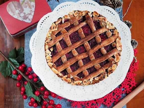 Keto linzer torte z żurawiną i wiśniami