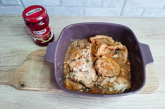 Schab pieczony w sosie z zielonym pieprzem