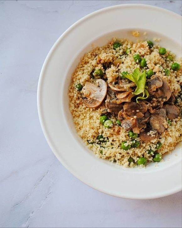 Obiad w 15 minut: cous cous z pieczarkami