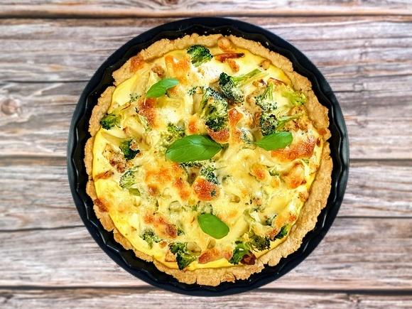 Tarta orkiszowa z kurczakiem i brokułem